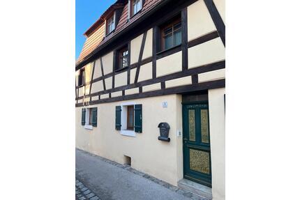 Liebhaber Haus in Herrieden - 900,00&nbsp;EUR Kaltmiete, ca.&nbsp; 110,00&nbsp;m&sup2; in Herrieden (PLZ: 91567)