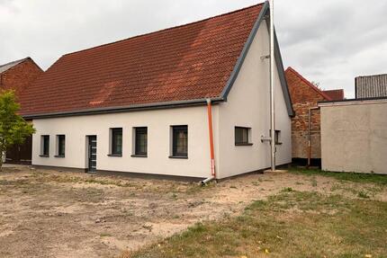 Schöner Hof mit kernsaniertem Wohnhaus und großer Scheune - Salzwedel