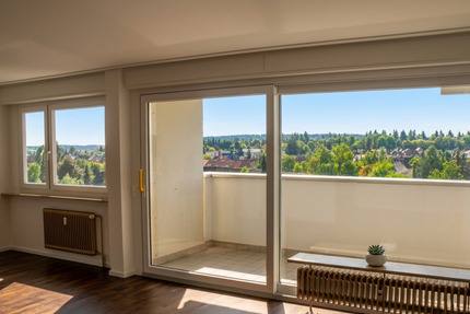 Große 4-Zi.-Whg., VS-Villingen!!! 7.OG, ca. 130m² Wfl.,großer Balkon, HSM-Service!!! Renoviert & sehr gut vermietet!!! - Villingen-Schwenningen