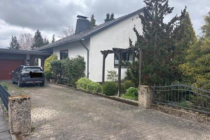 Charmantes Bungalow mit Garage, Wintergarten, voll unterkellert - Neustadt bei Coburg