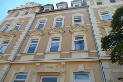 Sonnige kompakte 2-Zimmer Wohnung mit Balkon und Stellplatz - Altenburg