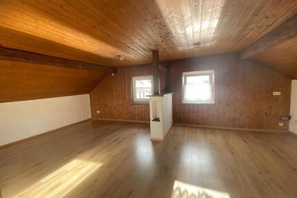 Schöne 2,5 Zimmer Wohnung (Altbau) - Deggendorf