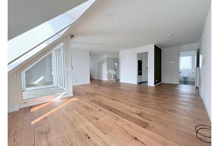 WOHNJUWEL AUF ZWEI EBENEN MIT ELEGANTEM FLAIR - Pleidelsheim