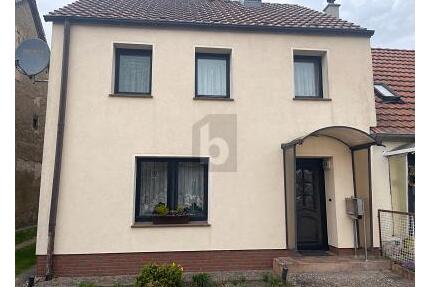 CHARMANT MIT GROßEM GRUNDSTÜCK - 250.000,00&nbsp;EUR Kaufpreis, ca.&nbsp; 78,00&nbsp;m&sup2;&nbsp;Wohnfl&auml;che in Fehrbellin (PLZ: 16833)