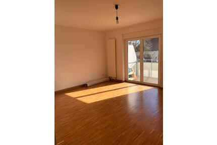 Helles Zimmer mit Balkon in WG | April–Juni 2026 - Stuttgart Birkach