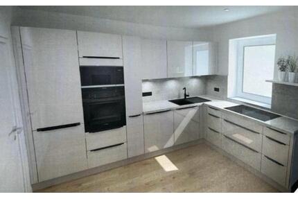 Helle kernsanierte 2-Zimmer Wohnung mit Balkon - Brühl