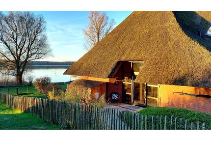 Ferienhaus mit Hund: Strandlage, Seeblick & Kanus inklusive, Schweriner See nahe Ostsee Wismar Boltenhagen Insel Poel Mecklenburgische Seenplatte, Ferienwohnung, Last Minute Angebot, bis 5 Personen