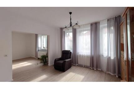 Hochwertig sanierte 3,5 Zi. Wohnung ,100m² Kaltmiete1200€ - Amberg