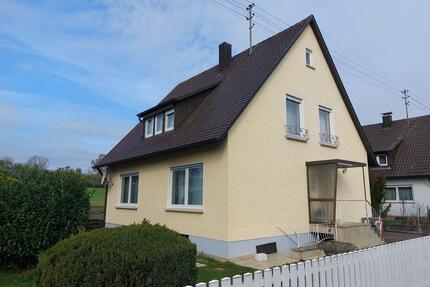 Schmuckes Haus mit großem Garten und Erweiterungspotenzial - Günzburg