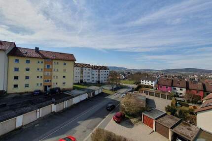 Ihr Makler vor Ort bietet an: Großzügige 3-Zimmer-Eigentumswohnung mit herrlichem Weitblick in Lichtenfels