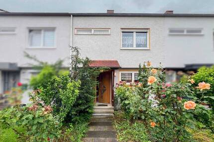 Nicht in Ulm, aber um Ulm herum: Schönes Reihenmittelhaus inmitten von Pfuhl - Neu-Ulm