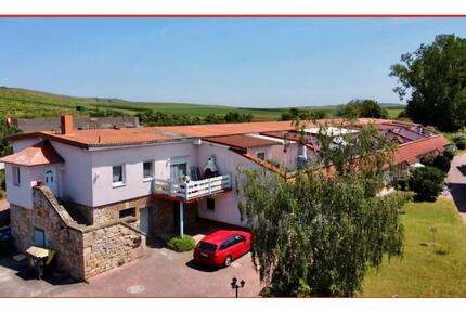 Reihenmittelhaus mit 2 Wohnungen im Sondereigentum Ortsrandlage - Armsheim