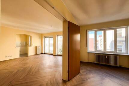 Für alt und jung geeignet: Moderne 2-Raum-Whg. mit Fahrstuhl im Zentrum von Riesa!