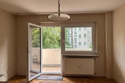 Gepflegte 4-Zimmer-Eigentumswohnung mit modernisiertem BadWC - Erlangen Bruck