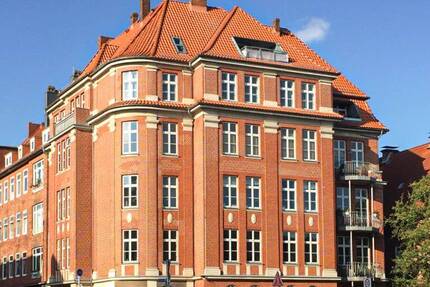 Wohnung mit viel Altbauflair und drei Balkonen in Düsternbrook - Kiel Blücherplatz