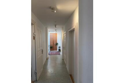 Charmante 4-Zimmer-Dachgeschosswohnung im Altbau – ca. 90 m² - Husum