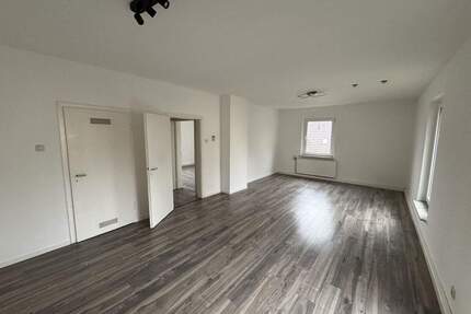 Zentrale moderne 3-Zimmerwohnung mit Balkon und Einbauküche - Detmold Innenstadt