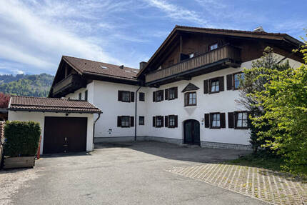 Garmisch-Partenkirchen: zentrumsnahe Terrassenwohnung mit Hobbyraum und TG Stellplatz