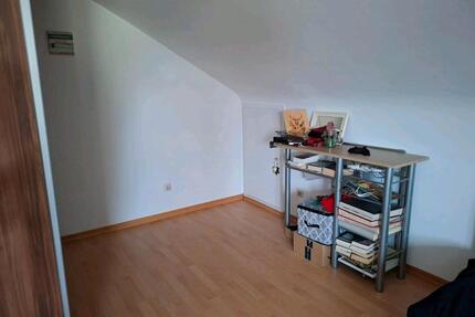 1-Zimmer-DG-Wohnung zur Miete - 600,00&nbsp;EUR Kaltmiete, ca.&nbsp; 30,00&nbsp;m&sup2; in Spaichingen (PLZ: 78549)