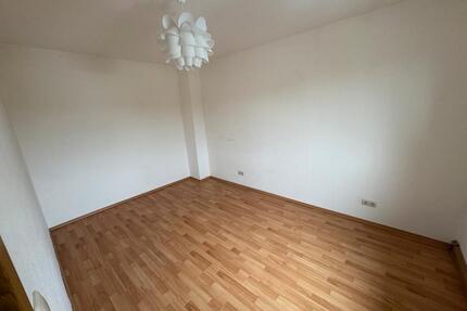 Zwei Raum Wohnung 2.OG ab Juni zu vermieten - Schmölln