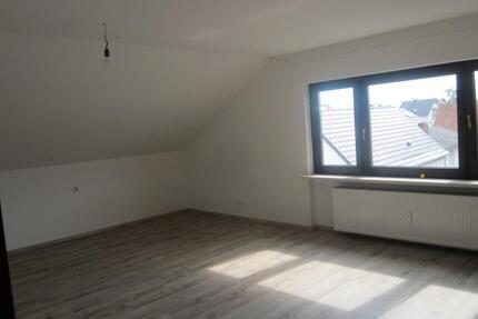 4 Zimmer Dachgeschoßwohnung - 1.260,00&nbsp;EUR Kaltmiete, ca.&nbsp; 114,45&nbsp;m&sup2; in Weiterstadt (PLZ: 64331)