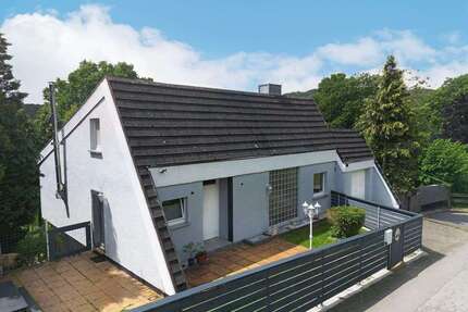 Haus zum Kaufen in Extertal 140.000,00 € 160.02 m²