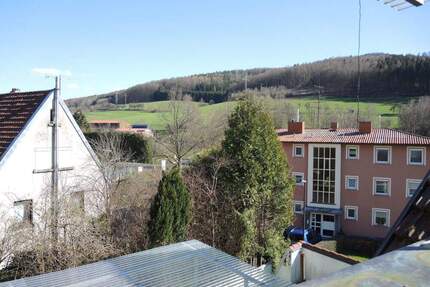 Reserviert, 3-Zimmer-Dachgeschoßwohnung 84m² mit Balkon und Stellplatz - Bad Brückenau Römershag