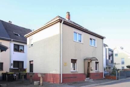 Bezahlbares EFH in Nidda-Zentrum: flexibel nutzbare 5 Zimmer + Südwest-Balkon