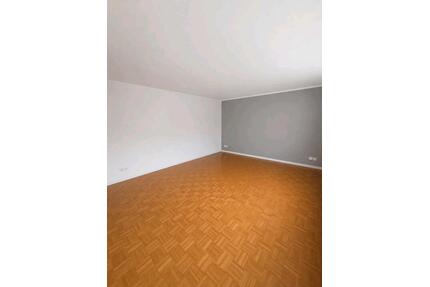 4 - Zimmer Wohnung mit Balkon, Stellplatz und Garten in Vinnhorst - Hannover Herrenhausen-Stöcken