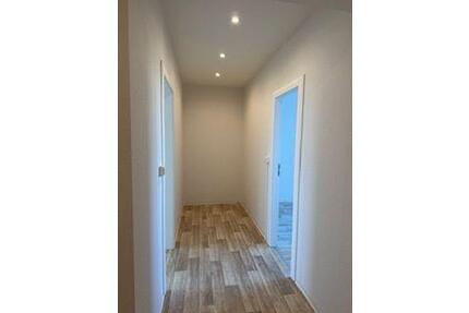 3-Zimmer-Wohnung mit hellem Parkettboden in Schwerin