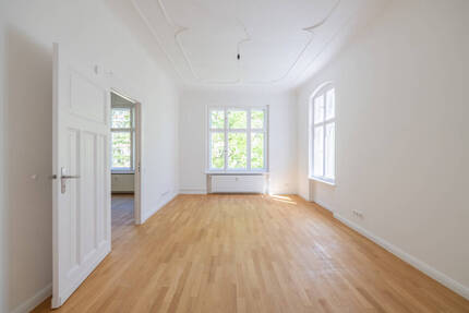 Bezugsfreie sanierte Stuck-Wohnung mit erstklassiger Ausstattung, Balkon, Parkett - Berlin Steglitz