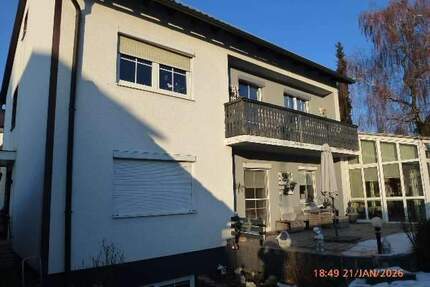 Ruhiges Wohnen im Obergeschoss eines Zweifamilienhauses mit Gartenanteil - Neufahrn in Niederbayern