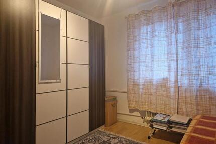 Room in shared apartment, only for female - Duisburg