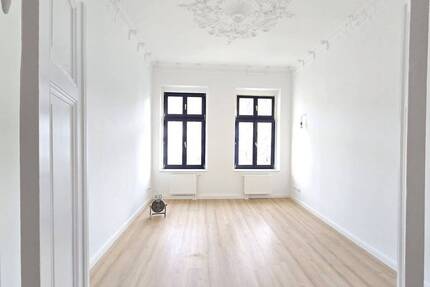 Sanierte Altbauwohnung mit Stuck und Flügeltüren - Magdeburg / Sudenburg