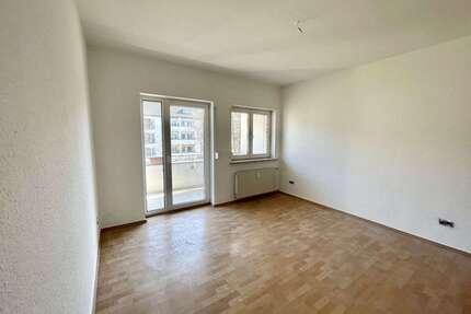 Wohnung zum Mieten in Bitterfeld 396,76 € 61.04 m²