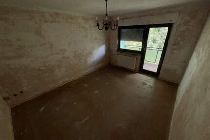 Gemütliche 2-Zimmer-Wohnung in ruhiger Lage von Baumholder - renovierungsbedürftig und gut angebunden - mietfreie Zeit bei Eigenrenovierung [HMR-O51E0