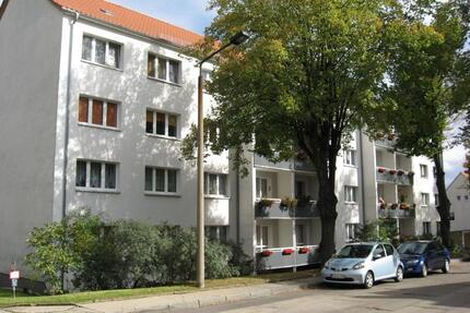 Kleine, gemütliche 2-Raum Wohnung mit Balkon in gepflegter Wohnlage - Heinrich-Heine-Straße 49 - Naumburg (Saale)