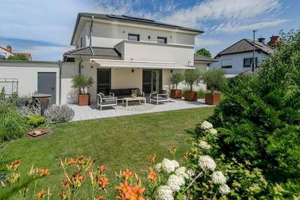 Modernes Energiesparhaus KfW55 in begehrter Lage von Usingen mit Sauna, EBK, Garage und Gartenidylle