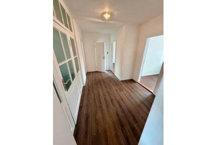 Erstbezug | Frisch renovierte Etagenwohnung | 4 Zimmer - Hohenlockstedt