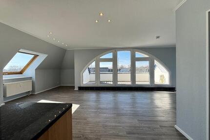 Penthouse - Moderne Wohnung mit Fahrstuhl und XL Balkon - Neumünster