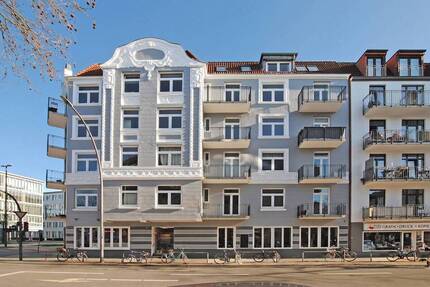 Winterhude: Stilvolle Gründerzeit-Wohnung mit Wohnküche und saniertem Balkon - Hamburg Winterhude