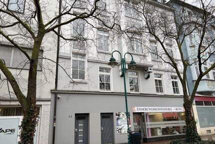 Dachgeschosswohnung mit 3 Zimmern im Altbau in der Stadtmitte - Duisburg Dellviertel