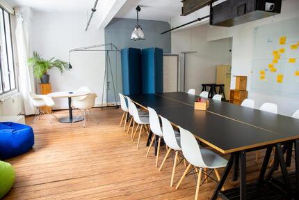 Flex Desk im Industrieloft Hamburg-Ottensen – hell, flexibel, inkl. Räume