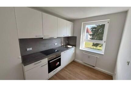 Wohnen am See - Zweitbezug nach Renovierung - inkl. neuer Einbauküche und Balkon - Zwenkau