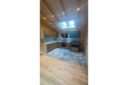 Exklusive 2-Zimmer-Massivholz-Wohnung in Oberhausen-Rheinhausen