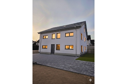 *** Neubau: sonnige 2 Zimmer Wohnung mit Balkon, Küche und Stellplatz (+Wallbox) im Neubau *** - Grafschaft