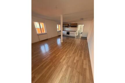 Helle 3 Zimmer Dachgeschosswohnung mit Balkon in Ettlingen