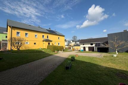 Wohnhaus + Einliegerwohnung – 195 m² Wohnfl., 3.706 m² Grundstück - Remptendorf