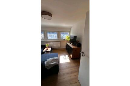 gemütliche 3,5 Zimmer Dachgeschosswohnung mit Garten - Stuttgart Feuerbach