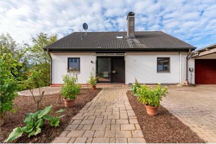 Haus sofort bezugsfrei für bis zu drei Familien - Provisionsfrei - Kandern